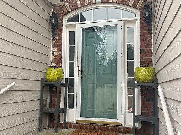 2nd image of 3220 Waterplace Cv