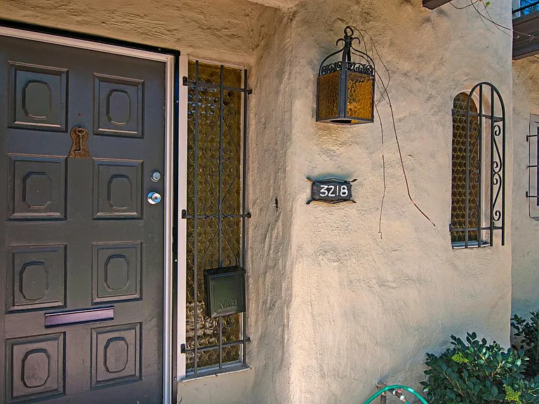 3218 Loma Riviera Dr — Photo 5