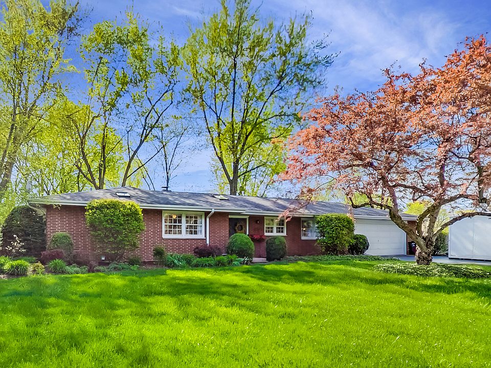 1st image of 185 Crescent Knoll Dr