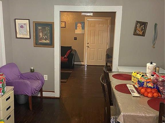 5th image of 109 Vance St