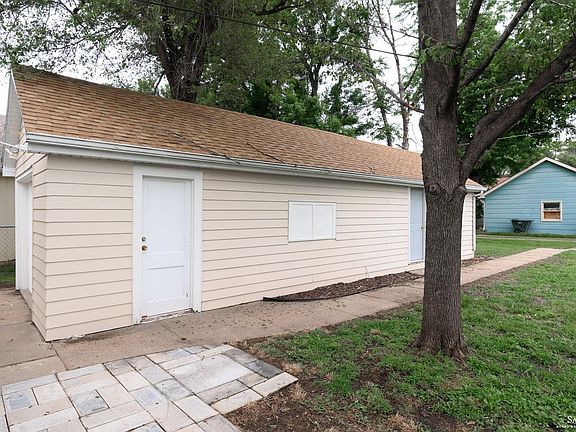 5th image of 745 Sheridan St