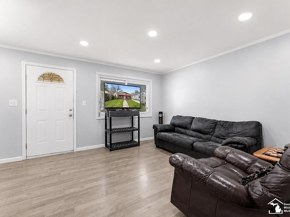 5885 Sylvia St, photo 2