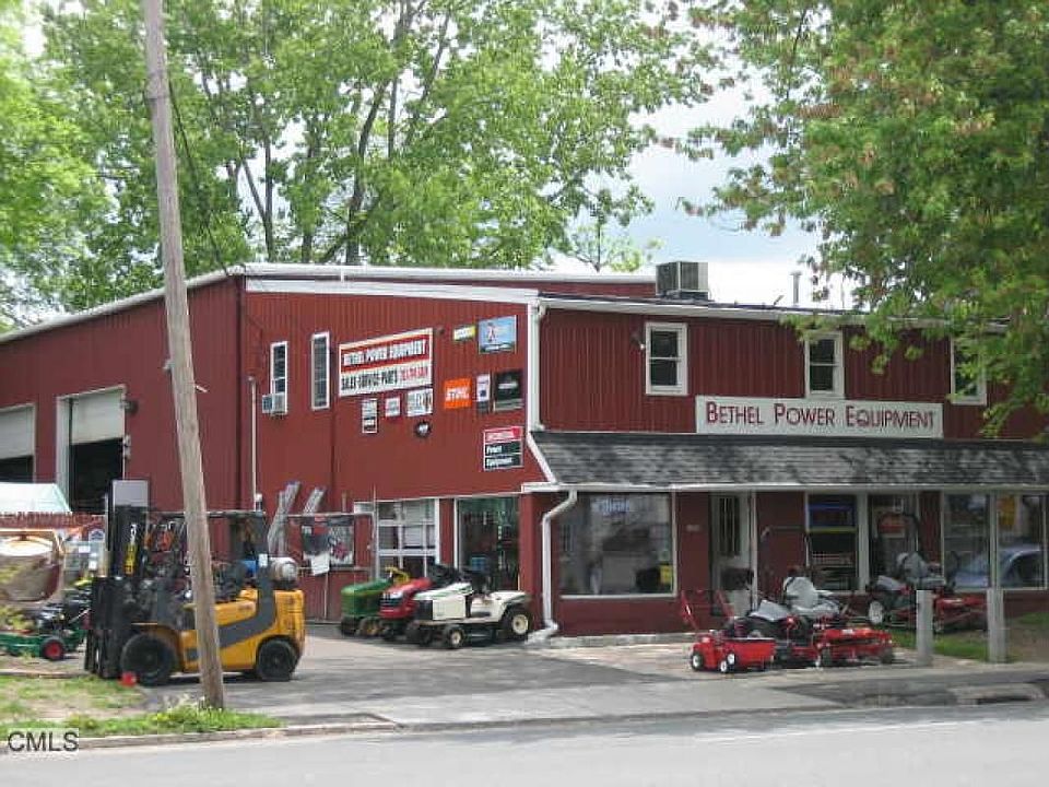 2nd image of 44 Grassy Plain St