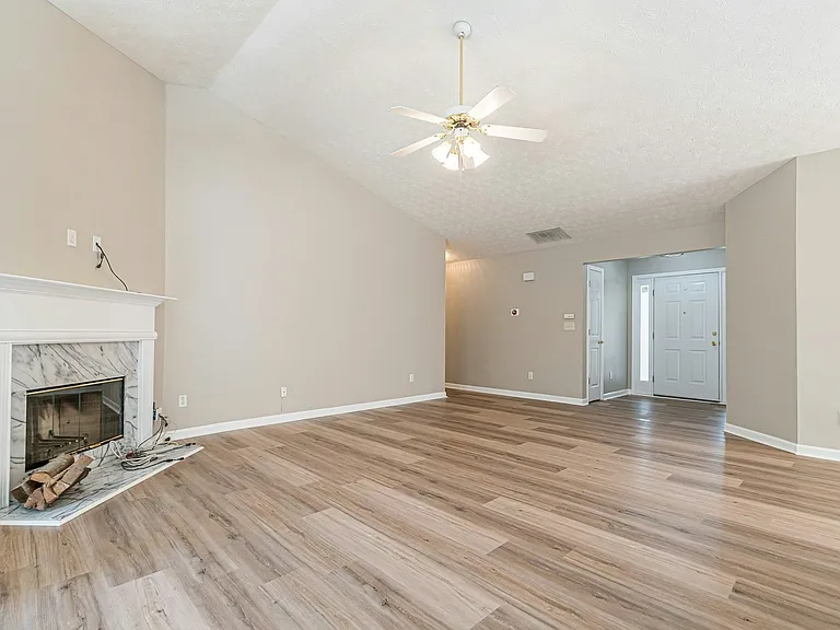 5755 Lakeview Cir — Photo 15