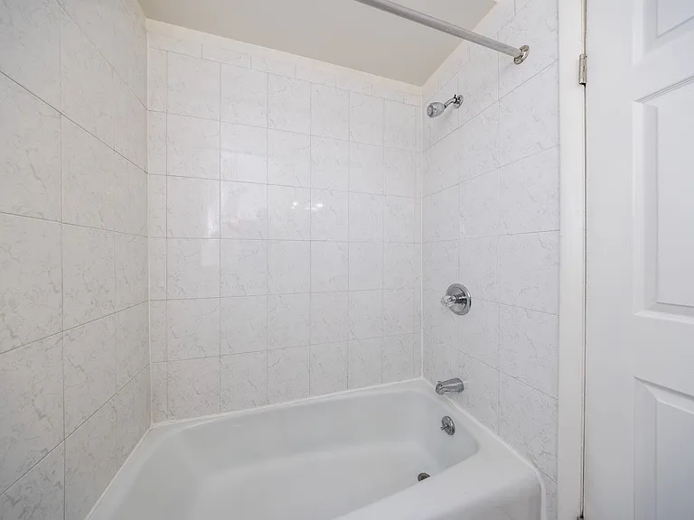 Clintwood Apartments — Photo 28