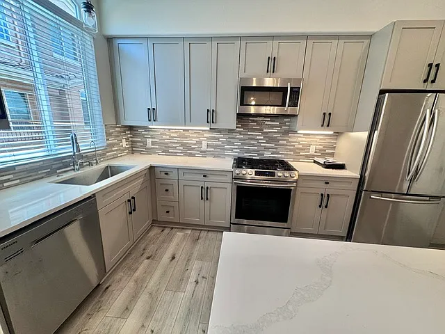3 bed, 1636 sqft, $4,195 — Photo 2
