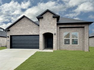 2311 Longfellow Dr, Bentonville, AR 72713