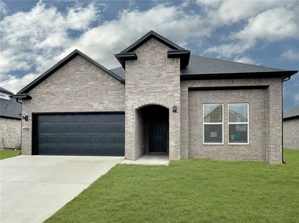 2441 Longfellow Dr, Bentonville, AR 72713