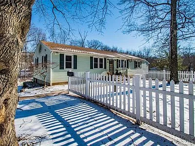 3 bed, 2655 sqft, $3,300 — Photo 3
