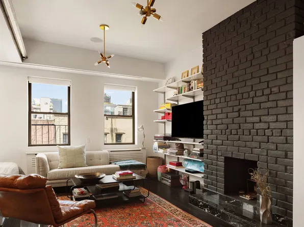 250 West 15th Street image 1 of 8