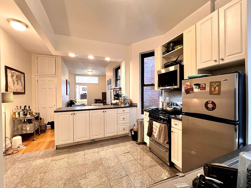 1st image of 844 Amsterdam Ave APT 4N