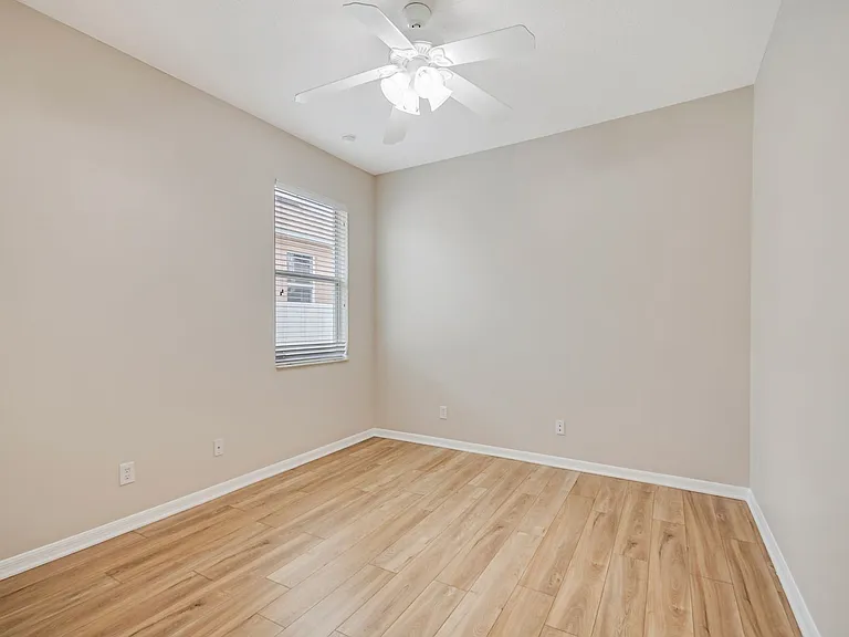 1904 Candlenut Cir — Photo 59