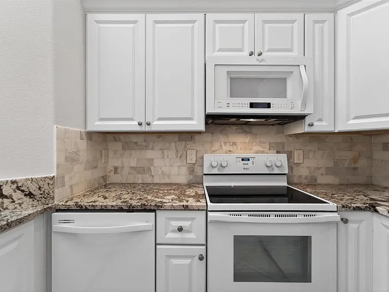 658 Green Valley Rd #B3 — Photo 11
