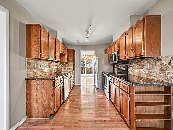 5th image of 10907 W 96th Ter