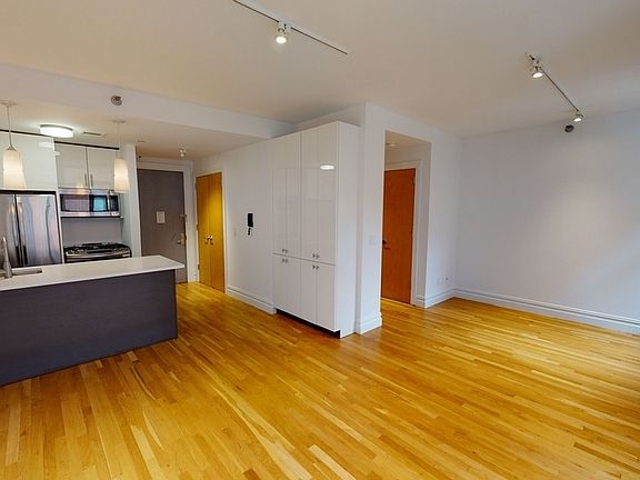 3rd image of 125 Court St APT 5NR