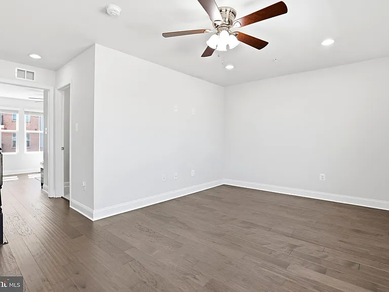 7140 Banbury Dr — Photo 26
