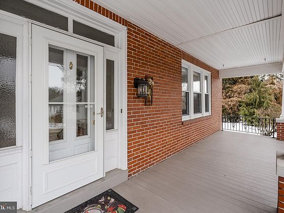 2nd image of 418 W Sunset Ave