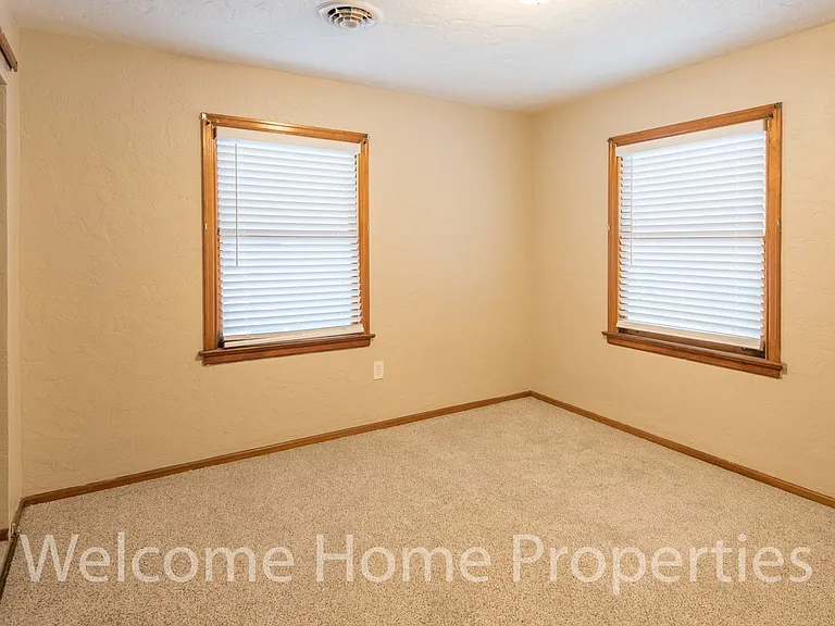 318 SE 6th St — Photo 12