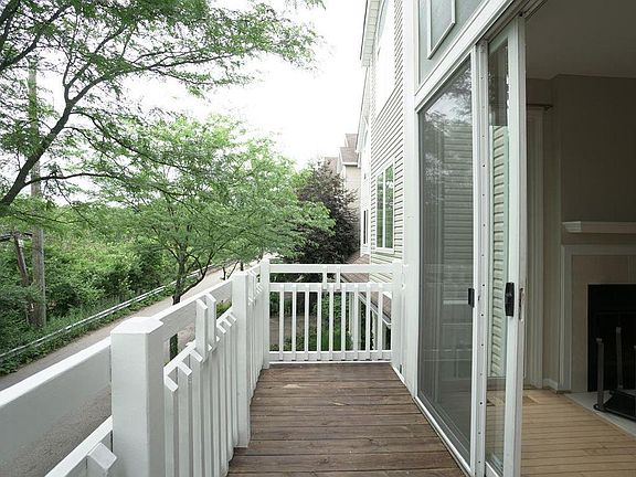 5th image of 562 Empress Ave
