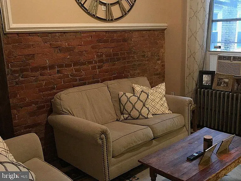 2 bed, 1000 sqft, $2,050 — Photo 3