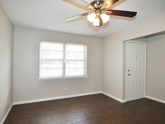 2nd image of 1041 Livingston Dr