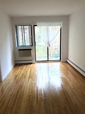 Rented by 18 REALTY | media 39