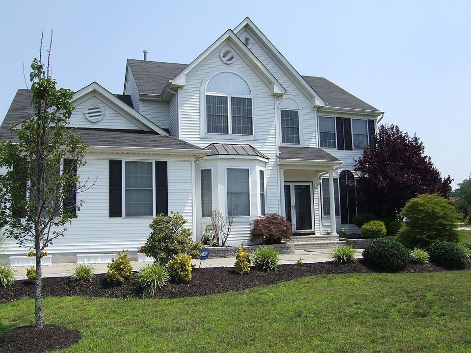 Professionally landscaped Executive Home