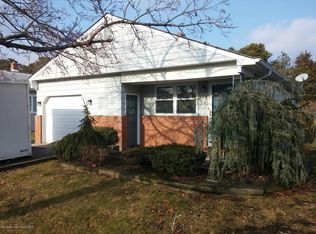 102 Torrey Pines Dr, Toms River, NJ