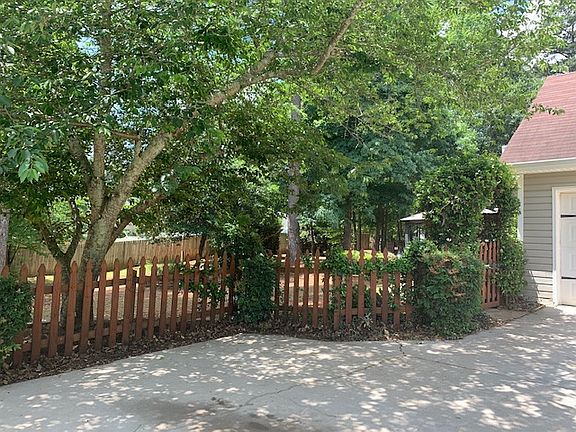 2nd image of 173 Oakwood Trl