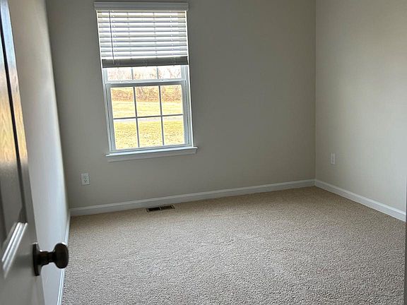 4th image of 131 Rae Ct