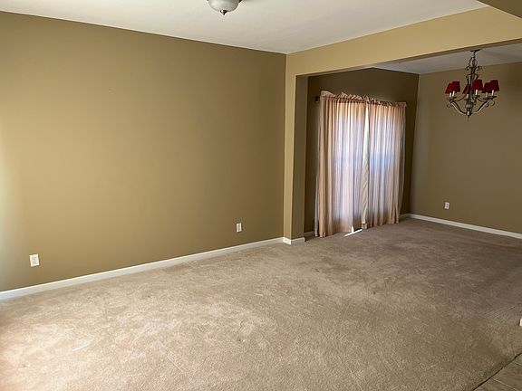 2nd image of 1036 Castlemaine Trl