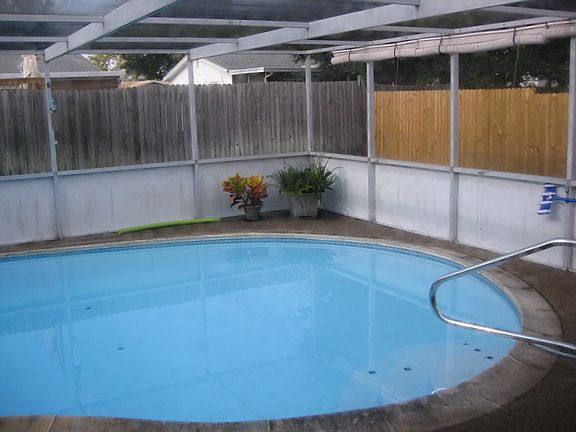 Shallow end Kidney shaped po
