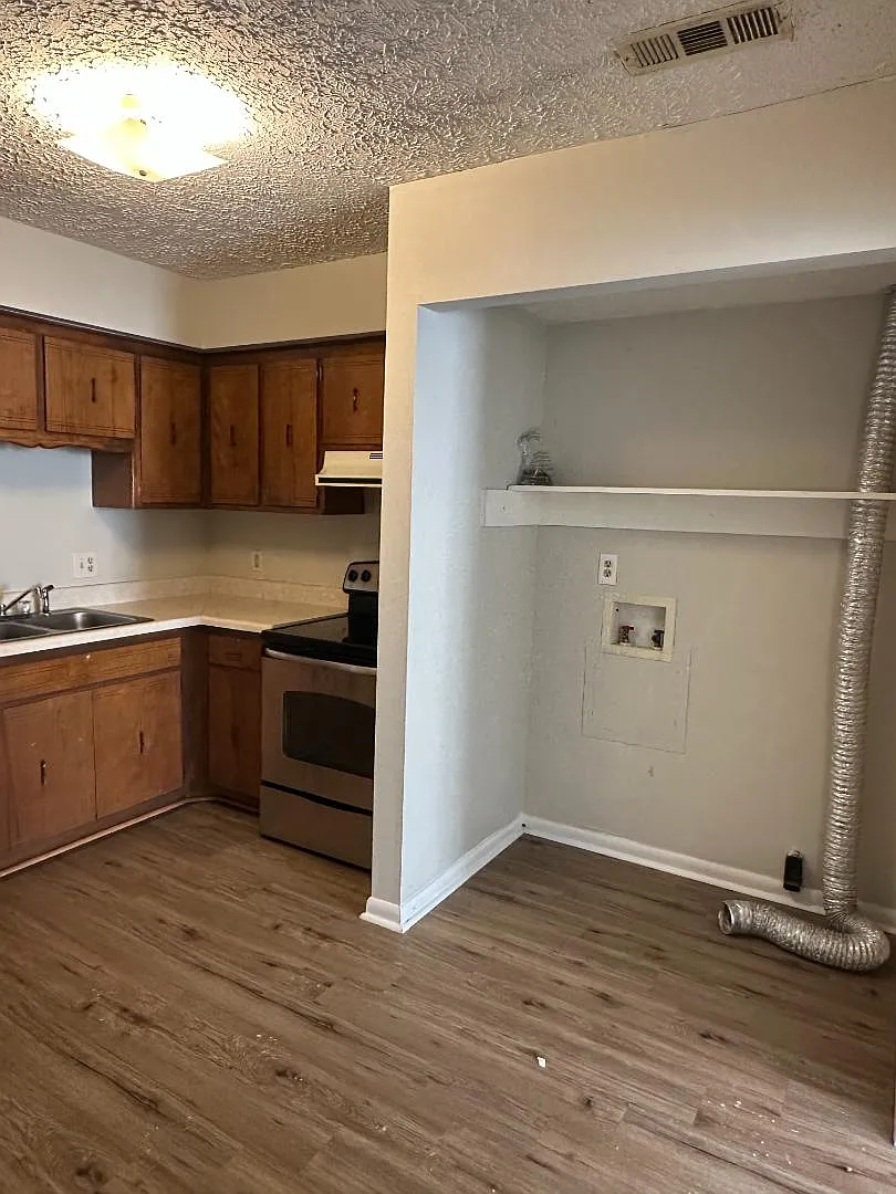 123 Grande Ave Apt 8 - 123 Grande Ave Apt 8 — Photo 3
