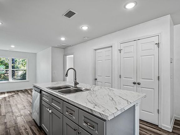 3rd image of 92 Cloer Ln
