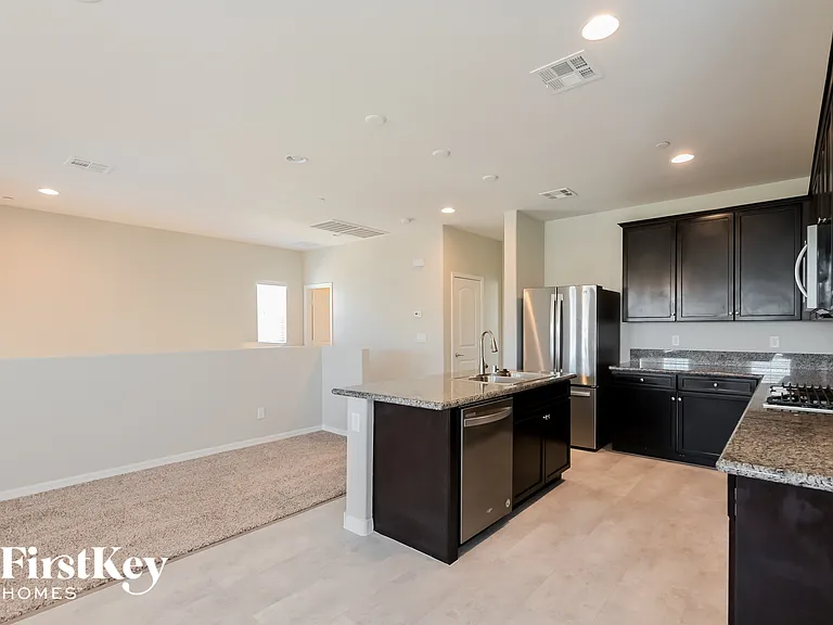 838 N Water St — Photo 8