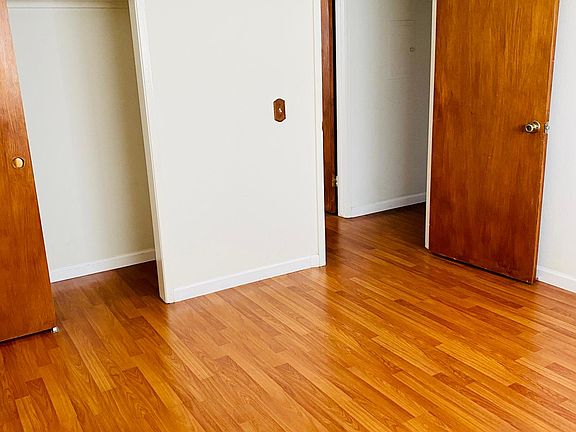 5th image of 131 Carlton Ave #1