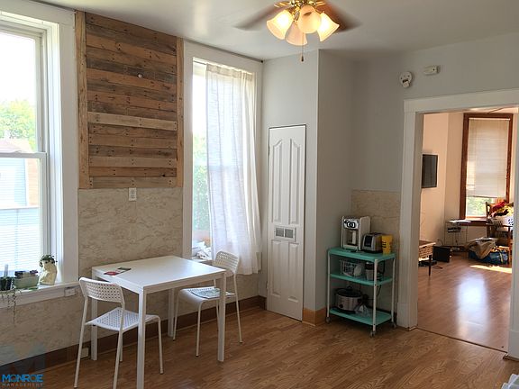 2828 North Lawndale Avenue Living Area Photo