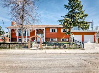 451 SW Huntbourne Hl NE, Calgary, AB T2K5G7