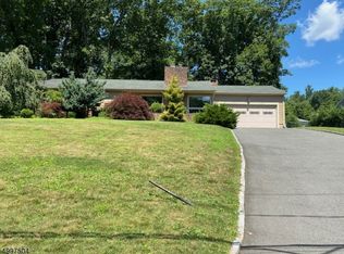1070 Sunny View Rd, Mountainside, NJ 07092