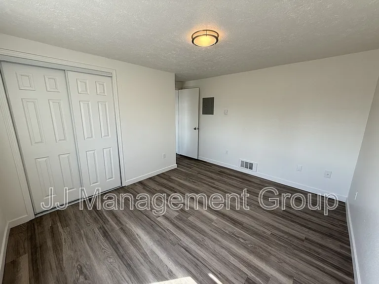 1231 2nd St #WEBSTER APARTMENTS — Photo 4