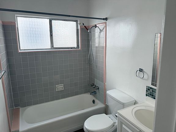 4th image of 749 S Berendo St APT 5