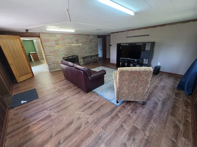 1106 Ardmore St — Photo 6