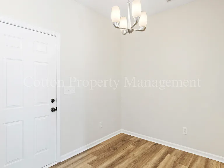 1010 Winterberry Cir — Photo 16