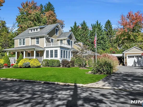 734 Amaryllis Avenue, Oradell, NJ 07649