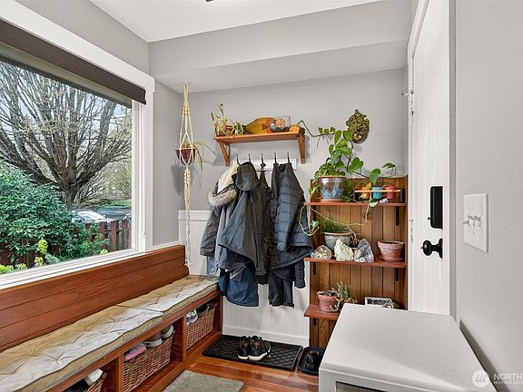 3rd image of 8620 35th Avenue SW