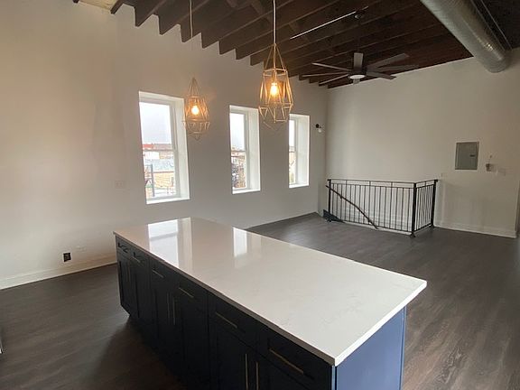 3rd image of 1331 N Ashland Ave #4