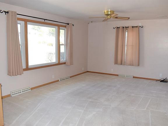 3rd image of 1021 13th Ave