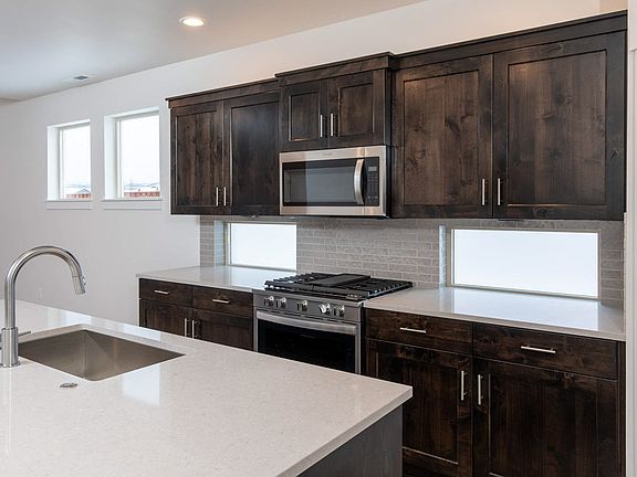 2nd image of 1156 NE Henry Dr