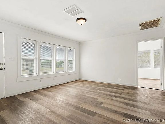 5th image of 912 N Linden St #1