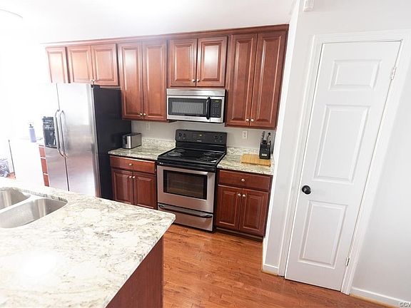 4th image of 1901 Porter St